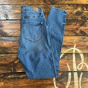 Judy Blue Tab Button Medium Wash Skinny Jeans. Size 5/27